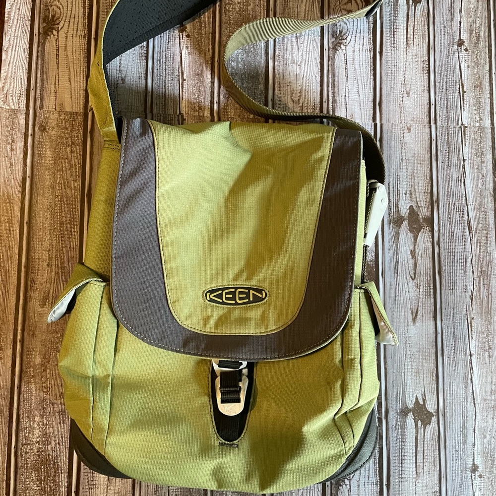 Keen Crossbody/Shoulder Bag
